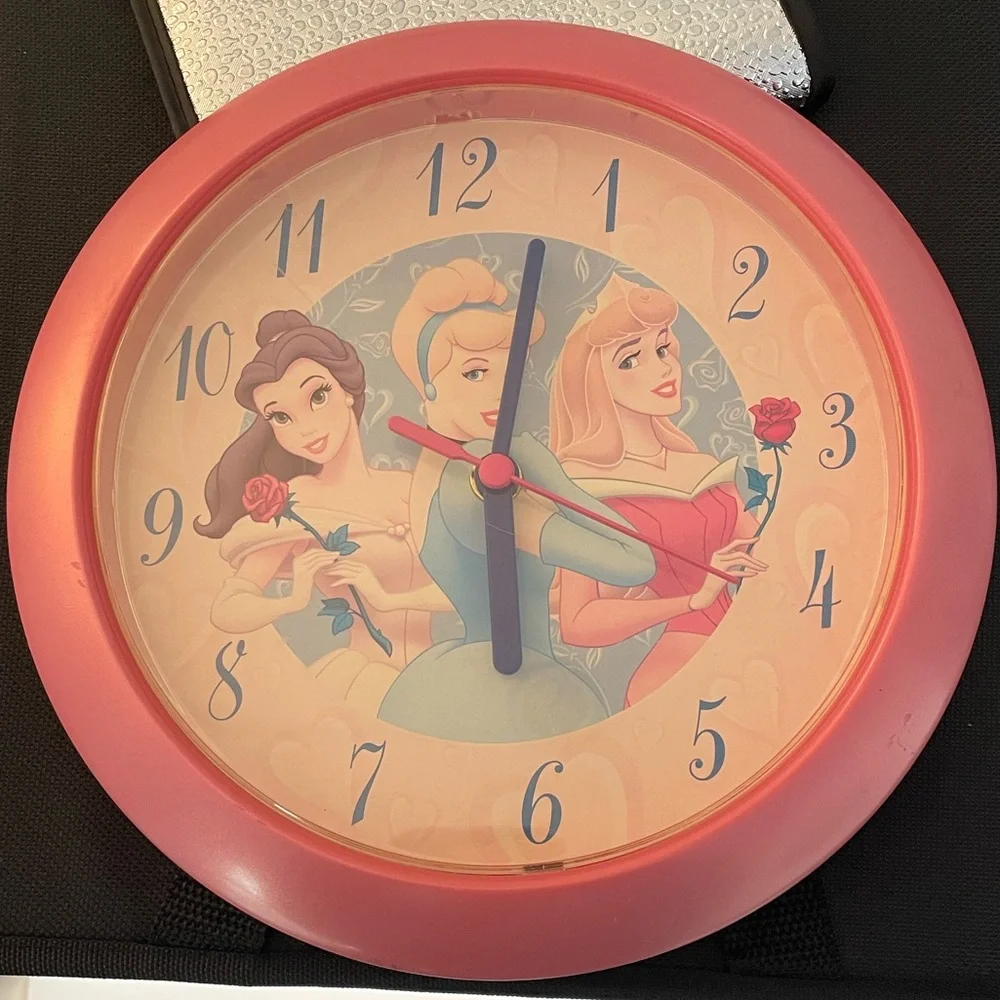 Disney Princess Wall Clock - Pink - Early 2000’s collector item